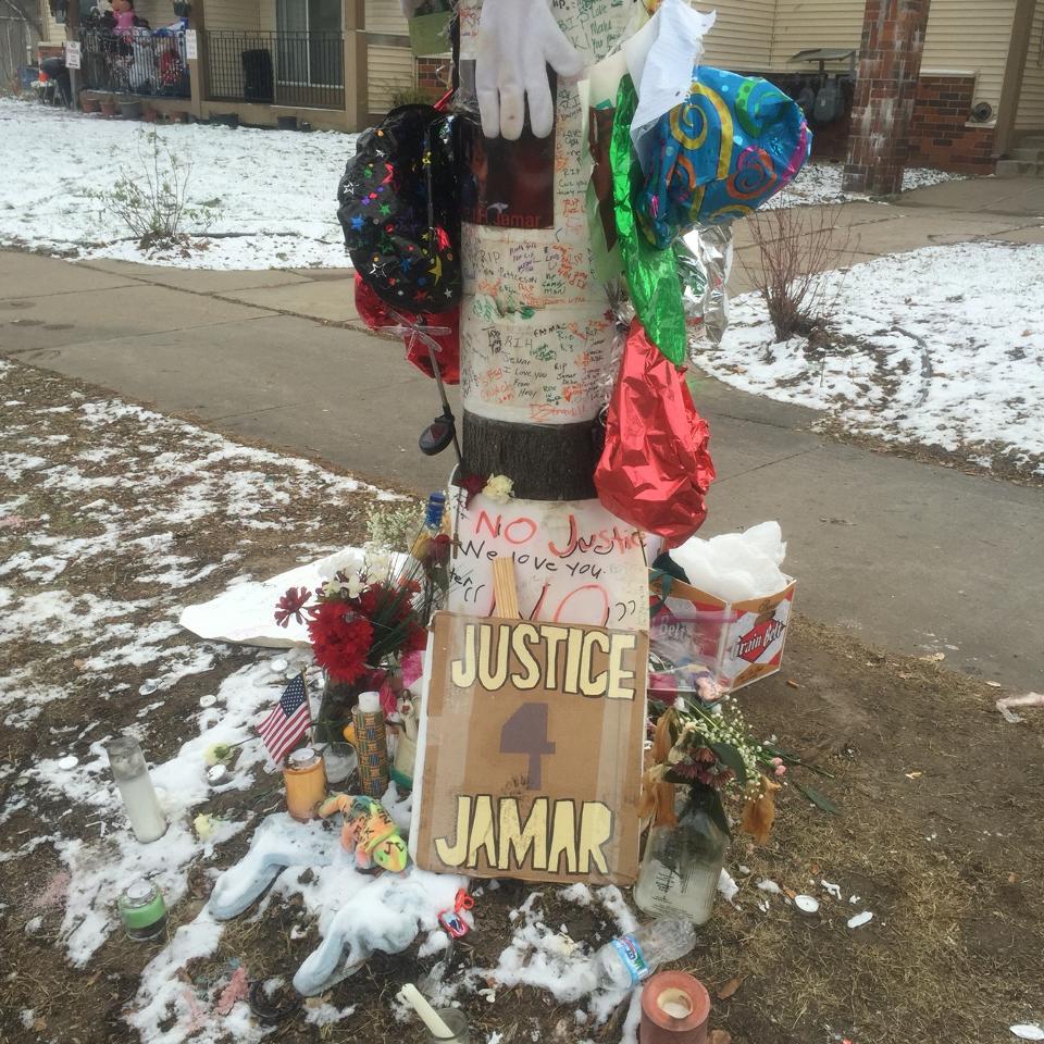 Jamar Clark Memorial Site 1 block away from #4thPrecinctShutdown